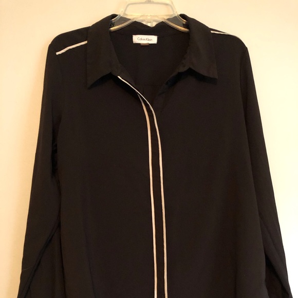Calvin Klein long sleeve button up shirt, size large, white stripe detailing - Picture 6 of 6